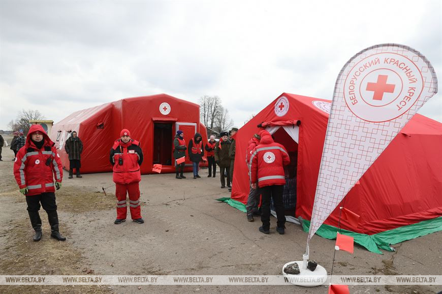 Помощь беженцам, волонтерские акции и "Открытый дом". Как работает Красный Крест в Беларуси